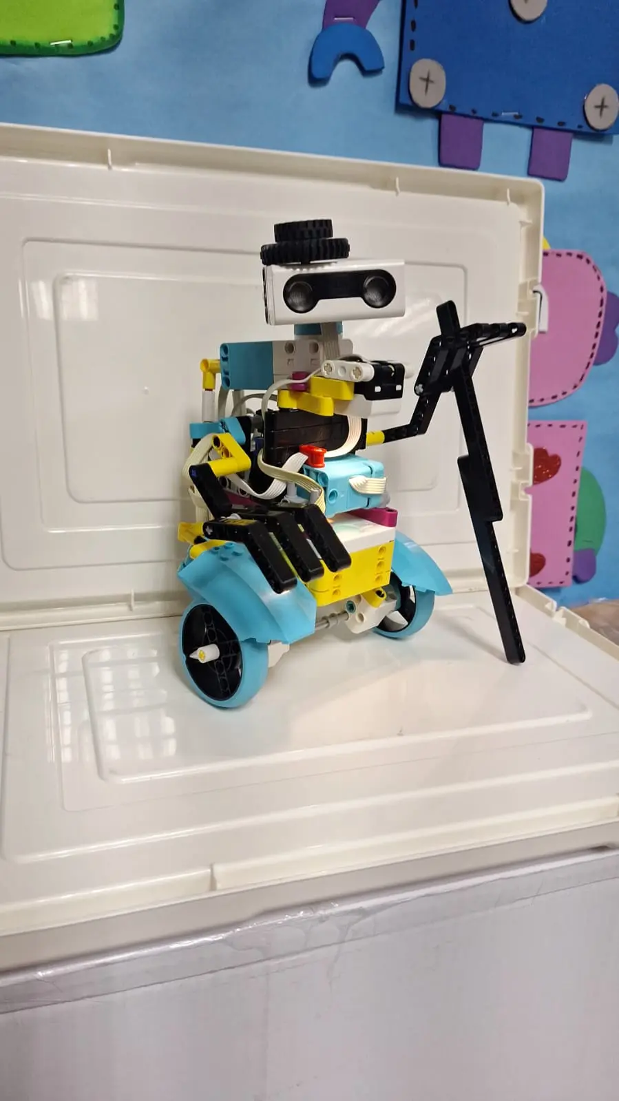 Prototipo real de TimeBridge AI construido con LEGO SPIKE Prime